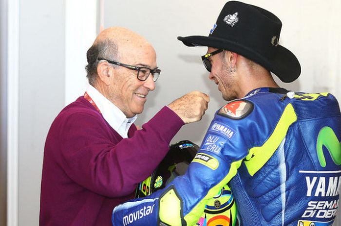 Carmelo Ezpeleta dan Valentino Rossi usai MotoGP Americas 2017.