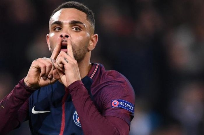 Selebrasi Layvin Kurzawa merayakan gol dalam partai Liga Champions antara Paris Saint-Germain dan Anderlecht di Stadion Parc des Princes, Paris, 31 Oktober 2017.