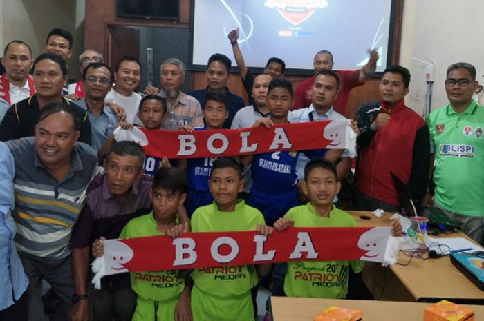 Para pengurus BLiSPI dan Asprov PSSI Sumatera Utara saling mendukung agar bisa terlaksana Liga BOLA-BLiSPI Regional Sumatera Utara. 