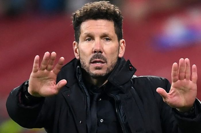   Reaksi pelatih Atletico Madrid, Diego Simeone, dalam laga pertama babak 16 besar Liga Champions di kandang Bayer Leverkusen, 21 Februari 2017.  