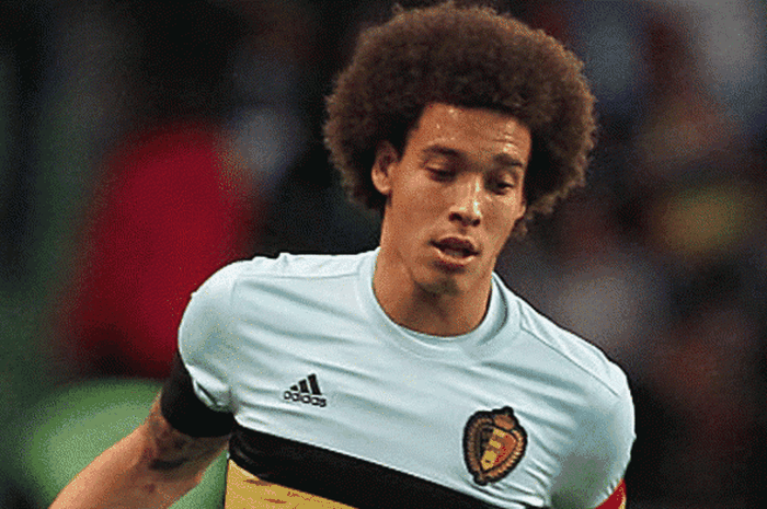 Gelandang Belgia, Alex Witsel dalam laga persahabatan antara Portugal dan Belgia di Estadio Municipal de Leiria, 29 Maret 2016. 