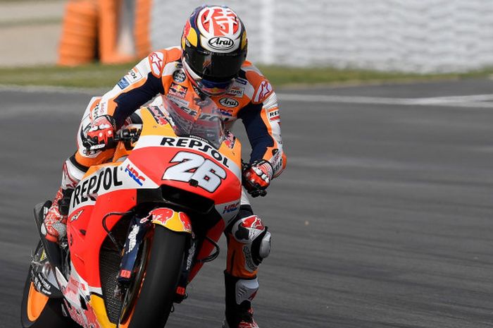 Pebalap MotoGP dari tim Repsol Honda, Dani Pedrosa, beraksi di sesi latihan GP Catalunya, 15 Juni 2018.