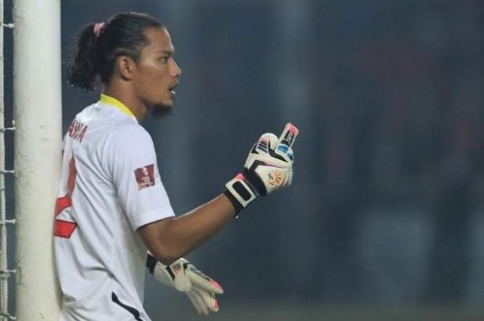 Eks kiper Semen Padang, Jandia Eka Putra, dalam laga timnya kontra Persija Jakarta di SUGBK pada 8 Mei 2016.