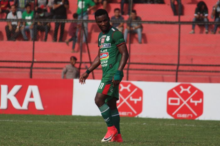 Penyerang PSMS Medan, Wilfried Yessoh, dalam laga kontra Barito Putera di Stadion Teladan, Medan, Sabtu (5/5/2018).