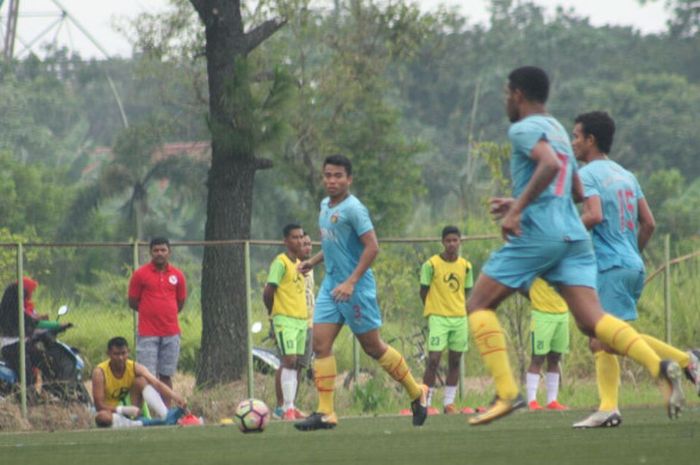 Suasana ujicoba latihan Bhayangkara FC di Lapangan NYTC Sawangan