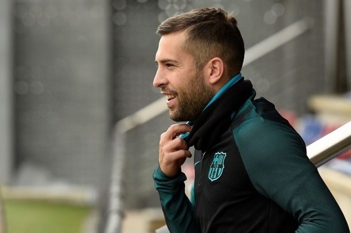 Jordi Alba menjalani sesi latihan dengan Barcelona di Sant Joan Despi, 5 Desember 2016.