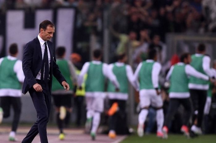 Reaksi pelatih Juventus, Massimiliano Allegri, dalam laga Serie A kontra AS Roma di Stadion Olimpico, Roma, Italia, pada 14 Mei 2017.