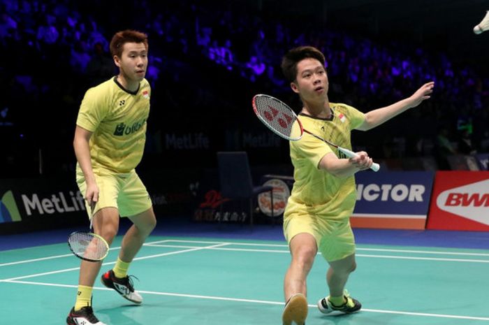 Pasangan ganda putra Indonesia, Marcus Fernaldi Gideon/Kevin Sanjaya Sukamuljo, saat menjalani pertandingan melawan Takuro Hoki/Yugo Kobayasahi (Jepang) pada babak kesatu turnamen Denmark Terbuka di Odense Sports Park, Rabu (18/10/2017).