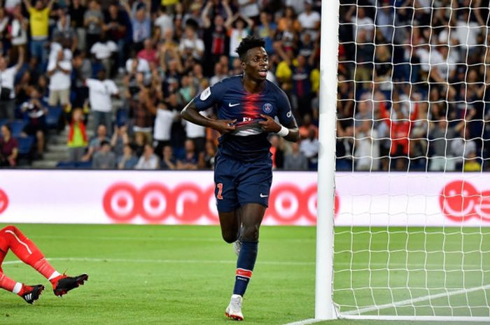 Penyerang Paris Saint-Germain, Timothy Weah, melakukan selebrasi setelah mencetak gol di pertandingan melawan Caen pada 12 Agustus 2018 di Parc des Princes.