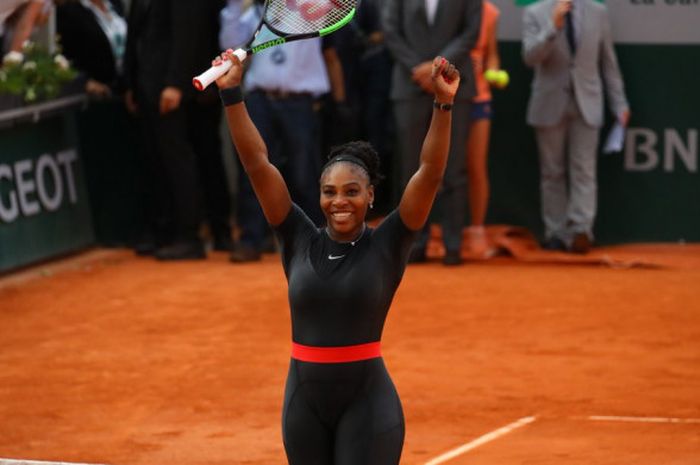 Ekspresi kegembiraan Serena Williams usai berhasil meraih kemenangan pada bbak 32 besar Roland Garros 2018 yang digelar Sabtu (2/6/2018).