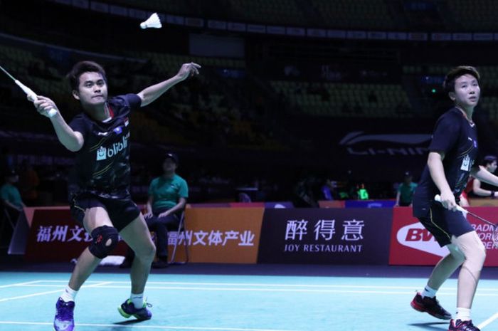 Pasangan ganda campuran nasional Indonesia, Tontowi Ahmad/Liliyana Natsir, saat menjalani pertandingan melawan Goh Soon Huat/Shevon Jemie Lai (Malaysia) pada babak kesatu turnamen Fuzhou China Open 2018 di Haixia Olympic Sports Center, Selasa (6/11/2018).