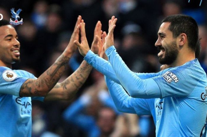 Pemain Manchester City merayakan gol yang dicetak Ilkay Guendogan ke gawang Crystal Palace pada lanjutan Liga Inggris di Stadion Etihad, Sabtu (22/12/2018).