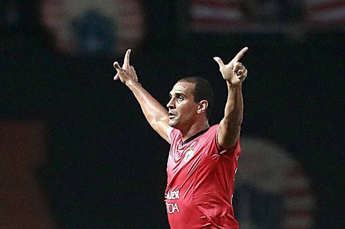 Selebrasi penyerang Persija Jakarta, Bruno Lopes seusai mencetak gol bagi skuat Macan Kemayoran.