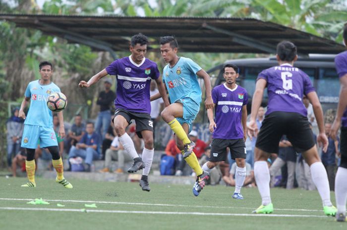 Salah satu momen pada laga uji coba Bhayangkara FC kontra Persita Tangerang di Lapangan National Youth Training Center (NYTC) PSSI, Sawangan, Depok, Kamis (11/1/2018).