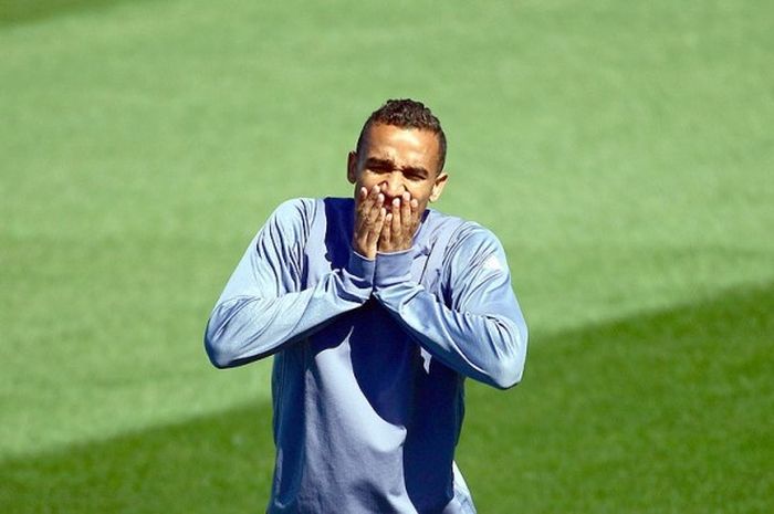 Ekspresi bek Real Madrid, Danilo, saat melakoni sesi latihan di Valdebebas Sport City, Madrid, (1/5/2017), menjelang laga leg pertama semifinal Liga Champions 2016-2017 kontra Atletico Madrid.