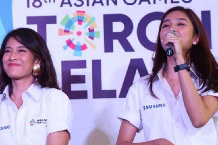 Dian Sastro dan Mikha Tambayong saat jumpa pers Samsung Galaxy Team Asian Games di Hotel Century, Jakarta, Rabu (11/7/2018).