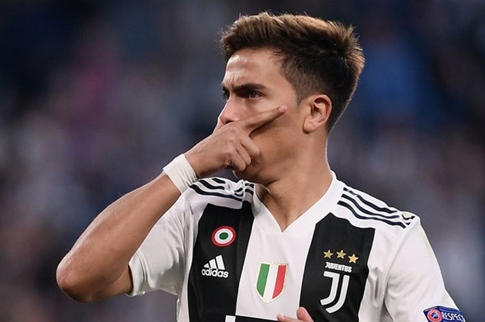 Penyerang Juventus, Paulo Dybala, merayakan gol yang dicetak ke gawang Young Boys dalam laga Grup H Liga Champions di Juventus Stadium, Turin, Italia pada 2 Oktober 2018.