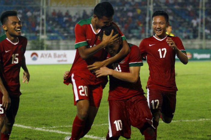 Skuat Garuda Nusantara merayakan golnya ke gawang Myanmar.