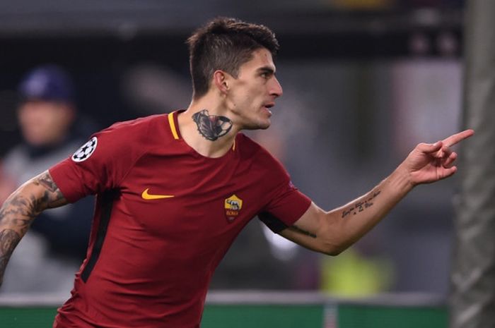 Gelandang AS Roma, Diego Perotti, merayakan gol yang dia cetak ke gawang Qarabag dalam laga Grup C Liga Champions di Stadion Olimpico, Roma, Italia, pada 5 Desember 2017.