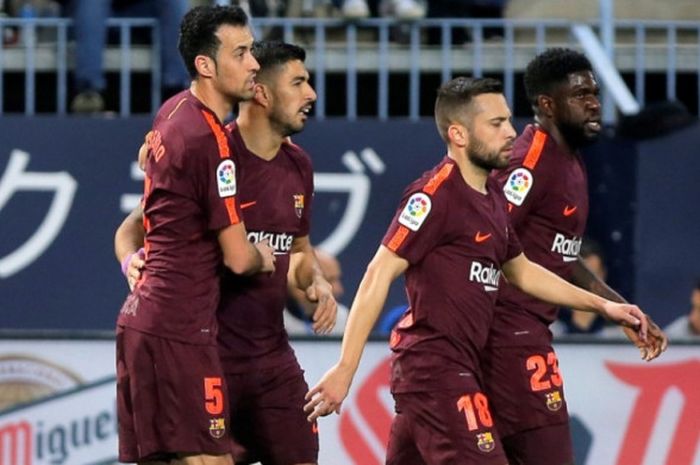 Pemain bintang FC Barcelona, Luis Suarez (kedua dari kiri), melakukan selebrasi setelah mencetak gol ke gawang Malaga pada laga lanjutan Liga Spanyol di Stadion La Rosaleda, Sabtu (10/3/2018) waktu setempat.