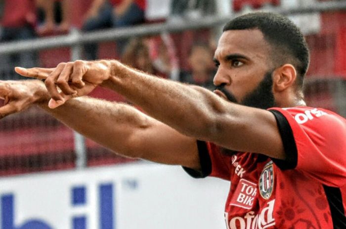 Penyerang Bali United, Sylvano Comvalius. 