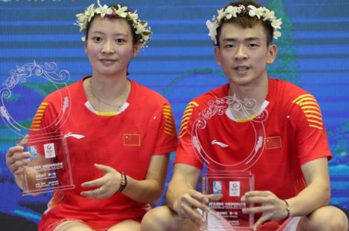 Pasangan ganda campuran, Zheng Siwei/Huang Yaqiong, menjadi juara China Open 2018, Minggu (23/9/2018). 