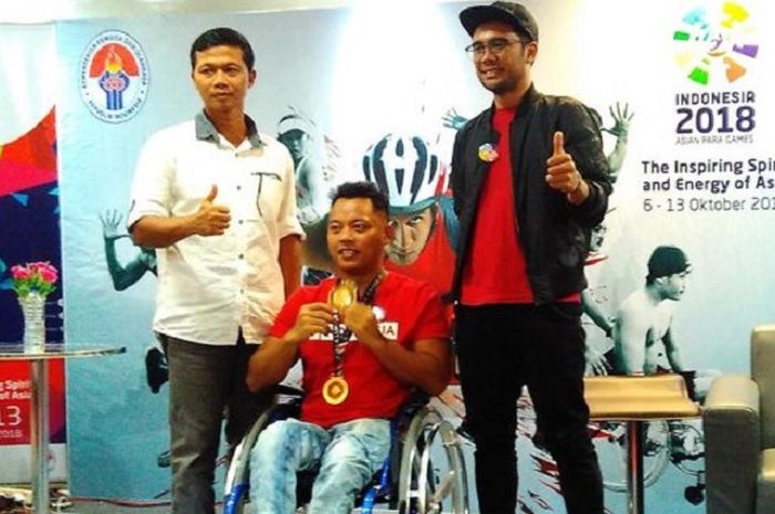 Selamet Widodo (Pelatih/Ketua Komite Pembinaan), Doni Yulianto (Atlet Atletik Balap Kursi Roda) dan Bambang (Perwakilan INAPGOC). (Kiri-kanan) saat sosialisasi Asian Para Games Jumat (22/12/2017).