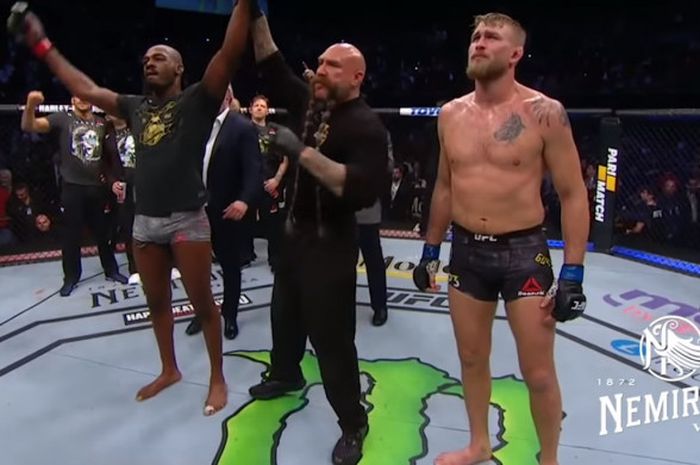 Jon Jones berhasil memenangkan laga UFC 232 melawan Alexander Gustafsson, Minggu (30/12/2018) WIB.