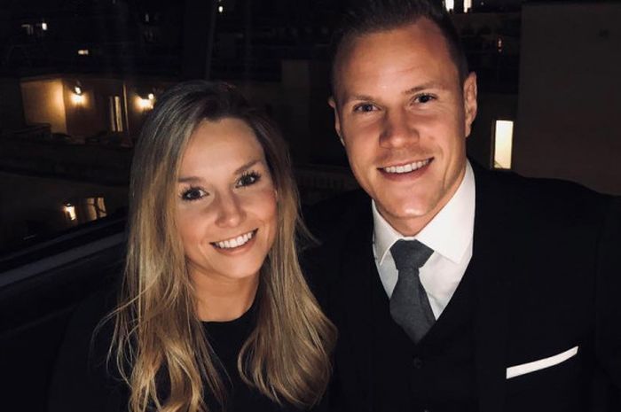 Marc-Andre Ter Stegen (kanan) bersama istrinya yang bernama Daniela Jehle