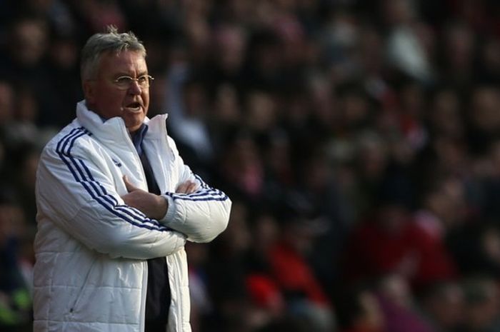 Eks Manajer Chelsea FC, Guus Hiddink, menyaksikan timnya menang 2-1 melawan Southampton di Stadion St Mary pada 27 Februari 2016.