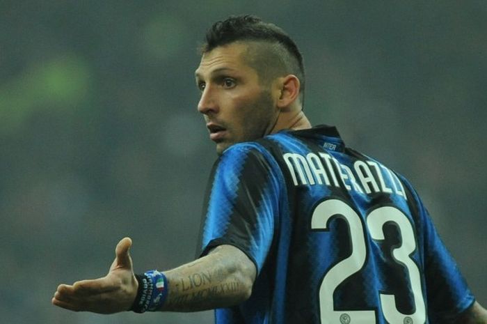 Marco Materazzi, saat membela Inter menghadapi Milan di Giuseppe Meazza pada 14 November 2010.