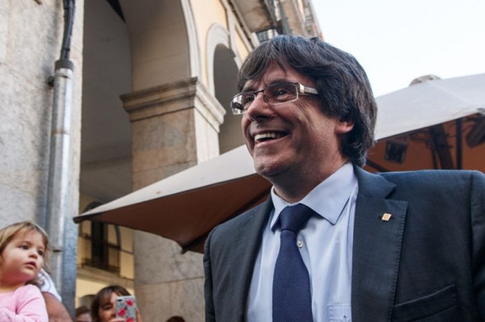 Pemimpin Cataloni, Carles Puigdemont, mengunjungi Kota Girona, 28 Oktober 2017, setelah parlemen di Catalonia mendeklarasikan kemerdekaan dari Spanyol.