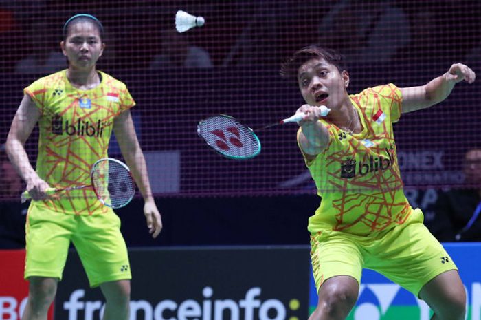 Ganda putri Indonesia, Greysia Polii (kiri) dan Apriyani Rahayu (kanan), saat menjalani pertandingan babak 16 besar French Open 2018 yang digelar pada Kamis (25/10/2018) waktu setempat.