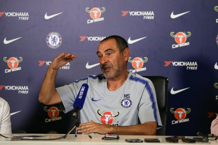 Pelatih Chelsea, Maurizio Sarri, berbicara dalam konferensi pers di Chelsea FC Cobham Training Ground, Stoke D'Abernon, Inggris pada 3 Agustus 2018.