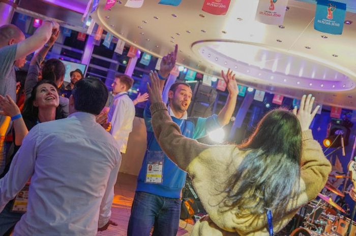 Suasana Welcome Dinner untuk wartawan akreditasi peliput Piala Dunia 2018 yang diadakan oleh FIFA dan  Local Organising Committee (LOC) di atas River Cruise pada Sabtu (9/6/2019).