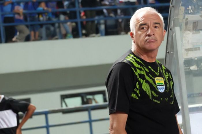 Pelatih Persib, Roberto Carlos Mario Gomez