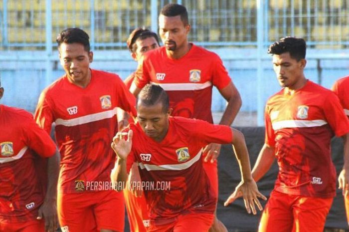 Para pemain Persiba Balikpapan saat menggelar latihan di Stadion Kanjuruhan, Malang.