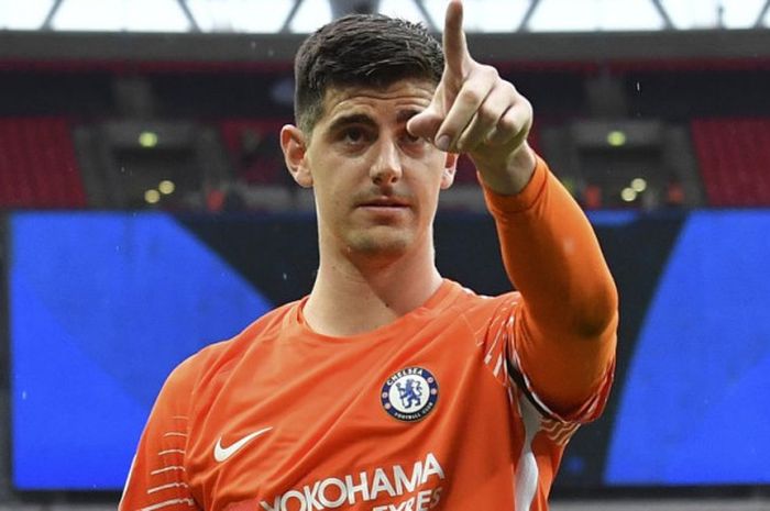 Kiper Chelsea, Thibaut Courtois, saat merayakan kemenangan pada akhir laga Liga Inggris antara Tottenham dan Chelsea di Stadion Wembley, London, pada 20 Agustus 2017.