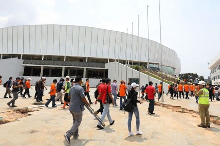 Tampak luar dari bangunan Velodrome Rawamangun.