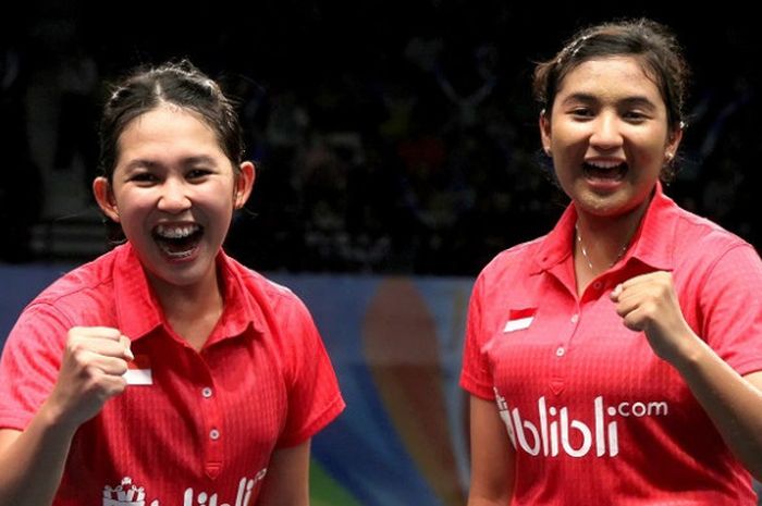 Pasangan ganda putri Indonesia, Jauza Fadhila Sugiarto, Ribka Sugiarto, melakukan selebrasi setelah memastikan diri ke final Kejuaraan Dunia Junior 2017. Jauza/Ribka menumbangkan Yuting Xia/Zhang Shuxian (China) dengan skor 21-17, 19-21, 21-11 pada laga semifinal yang berlangsung di GOR Among Rogo, Yogyakarta, Sabtu (21/10/2017).