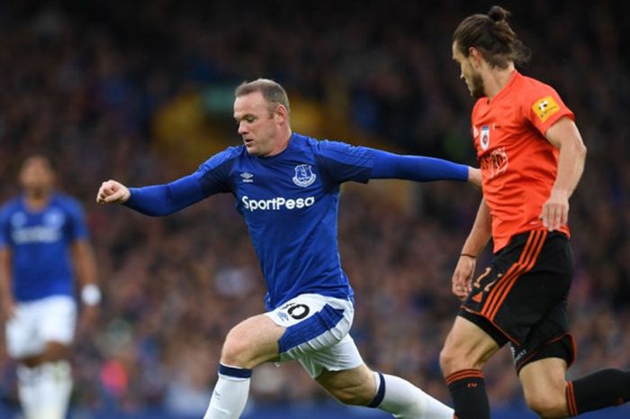 Striker Everton, Wayne Rooney, beraksi dalam laga leg pertama putaran ketiga Kualifikasi Liga Europa kontra Ruzomberok di Stadion Goodison Park, Liverpool, Inggris, pada 27 Juli 2017.