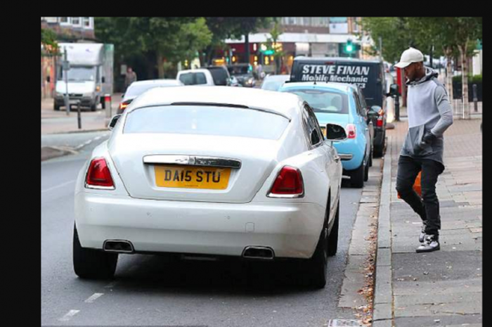 Mobil Rolls Royce milik Daniel Sturridge