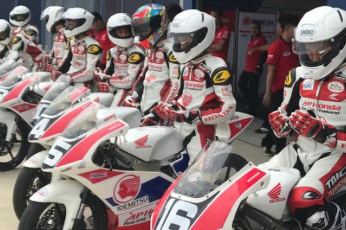 Para pebalap muda yang mengikuti seleksi Asian Talent Cup 2018 di Sirkuit Sepang Malaysia, Rabu (26/10/2017)