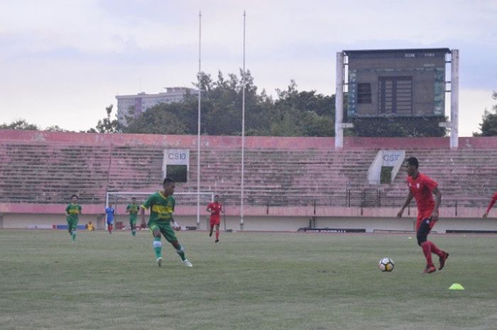  Persis Solo saat berhadapan dengan Hizbul Wathan di Stadion Manahan, Solo, Kamis (28/6/2018) sore WIB. 