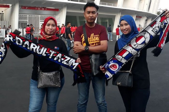 Sebanyak 600 suporter Johor Darul Takzim (JDT) sudah datang ke Stadion Utama Gelora Bung Karno (SUGBK), Senayan, Jakarta Pusat, untuk mendukung tim kebanggaannya melawan Persija Jakarta, Selasa (10/4/2018). 