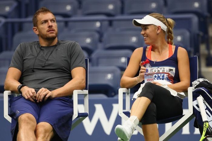 Petenis putri Denmark, Caroline Wozniacki, bersama kekasihnya David Lee dalam sesi latihan pada Amerika Serikat Terbuka di Billie Jean King National Tennis Center in New York City, 26 Agustus 2017.