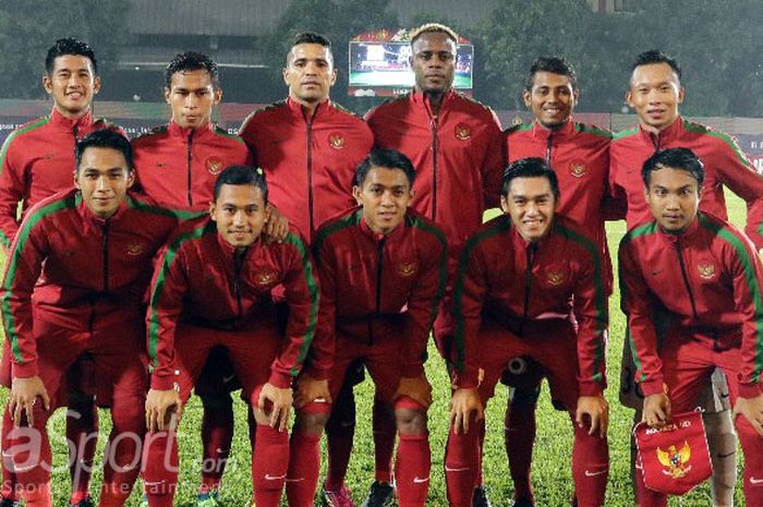     Skuat timnas U-23 Indonesia di laga uji coba melawan Thailand U-23 di Stadion PTIK, Jakarta, Kamis (31/5/2018).               