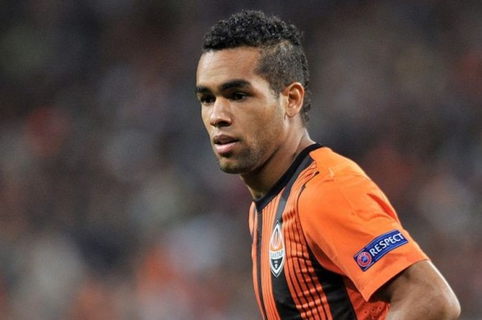 Striker Shakhtar Donetsk, Alex Teixeira, dalam pertandingan grup Liga Champions 2012-2013 menghadapi FC Nordsjaelland di Donbass Arena, Donetsk, Ukraina, pada 19 September 2012.
