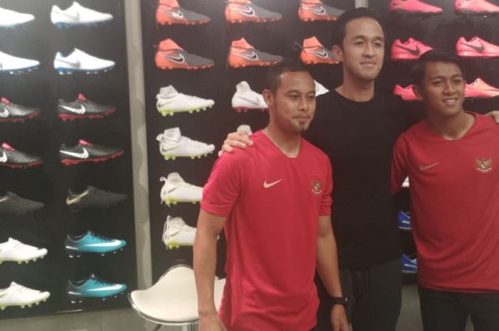 Pada Grand Opening FISIK Football Cihampelas Walk Bandung yang dilaksanakan pada hari Kamis, 6 September 2018, acara tersebut akan dimeriahkan oleh pemain timnas Indonesia dan legenda timnas Indonesia yaitu Febri Haryadi dan Atep.