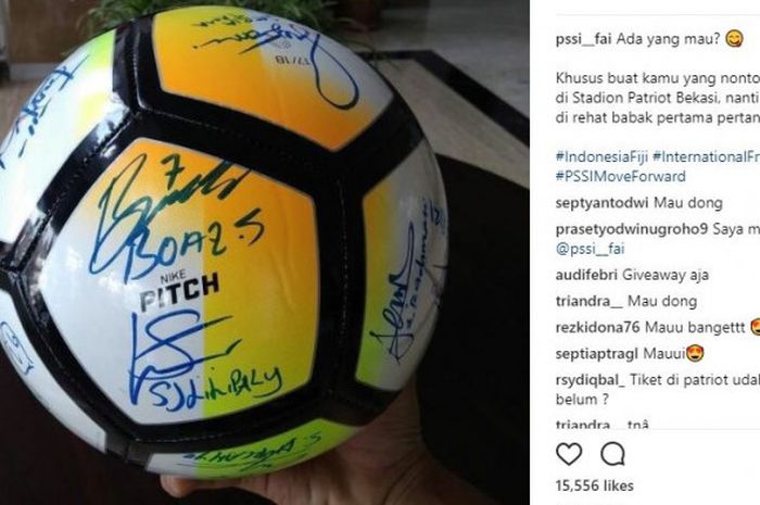 Hadiah Bola dari PSSI 